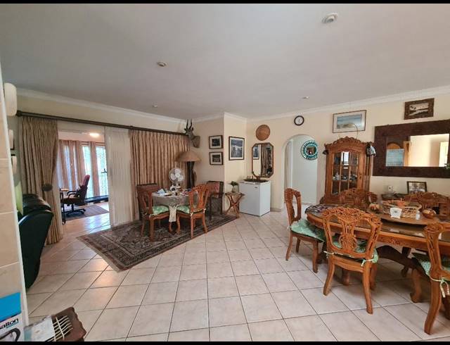 4 BEDROOM TOWNHOUSE FOR SALE IN SHELLY BEACH